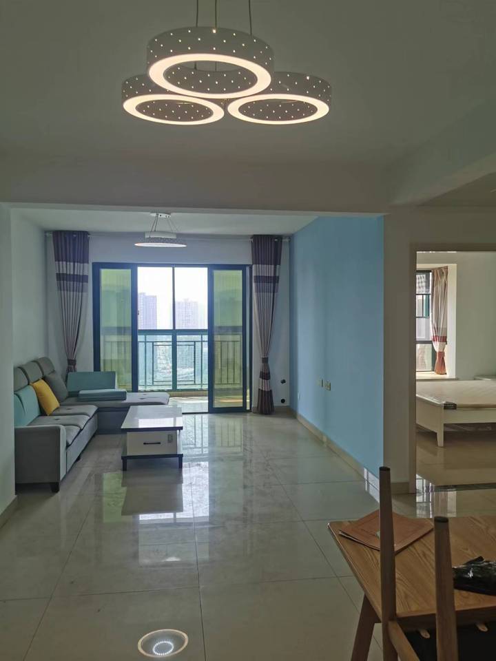 富基世紀(jì)公園法拍房50、51棟2806房及室內(nèi)家具家電