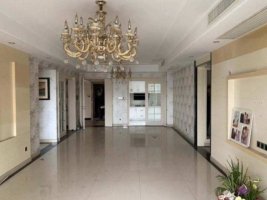 藏瓏湖上國(guó)際花園法拍房2-15棟1903號(hào)