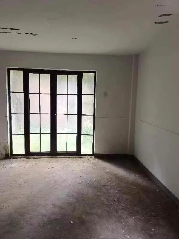 融科檀香山法拍房12棟101號(hào)房屋及2個(gè)車(chē)位（車(chē)位號(hào)108、109）和地下室