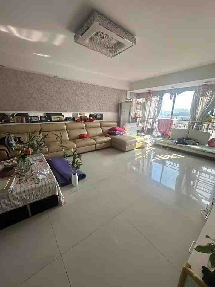 卓越蔚藍海岸（蔚藍小區(qū)）法拍房45、46、47棟906室